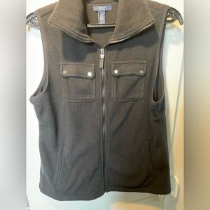 *Price drop* Women’s black fleece Chaps vest - size Large